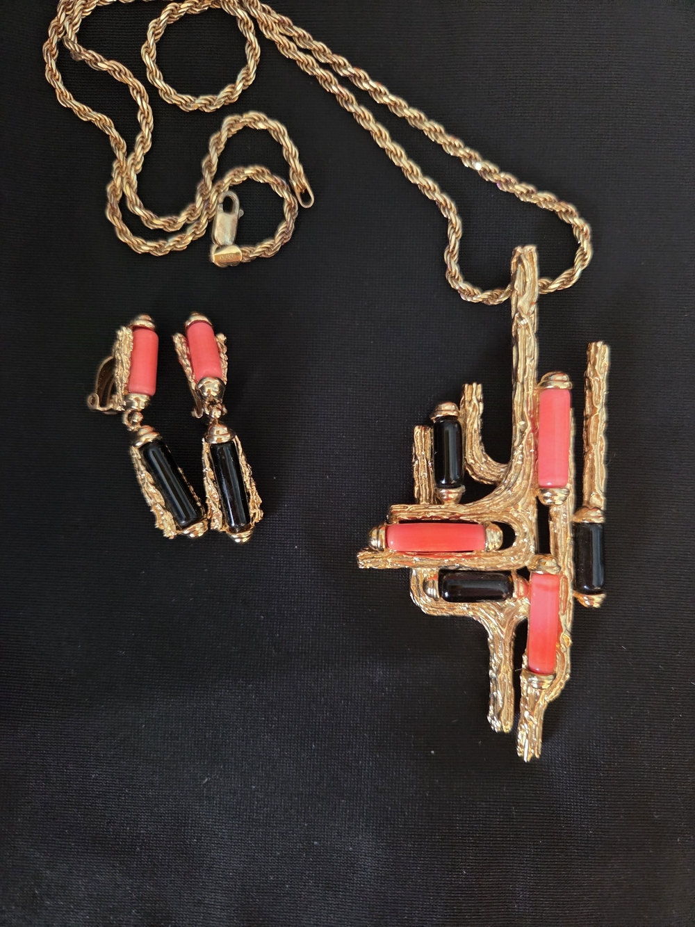 Vintage PANETTA AbstractGold-Tone Necklace & Clip-On Earrings in Coral and Black